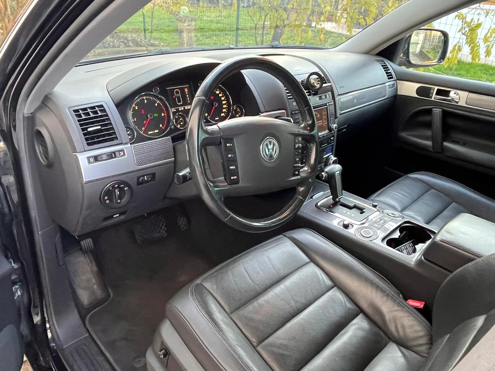 VW Touareg, снимка 7 - Автомобили и джипове - 54757594
