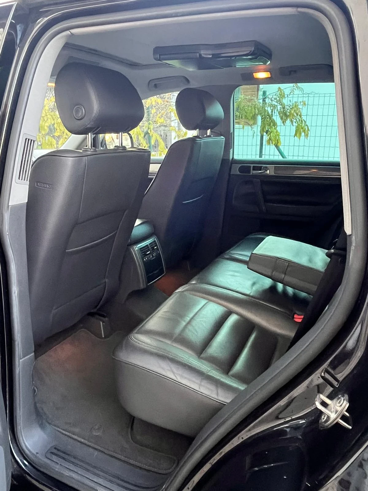 VW Touareg, снимка 5 - Автомобили и джипове - 54757594