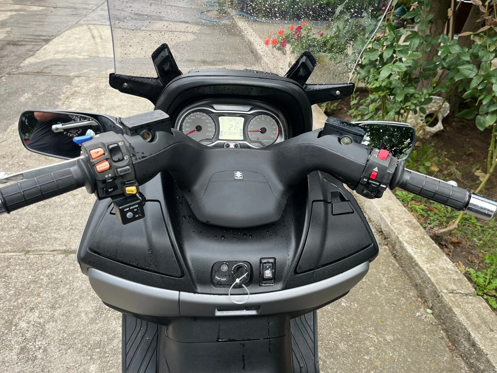 Suzuki Burgman 650i ABS Executive - изображение 7