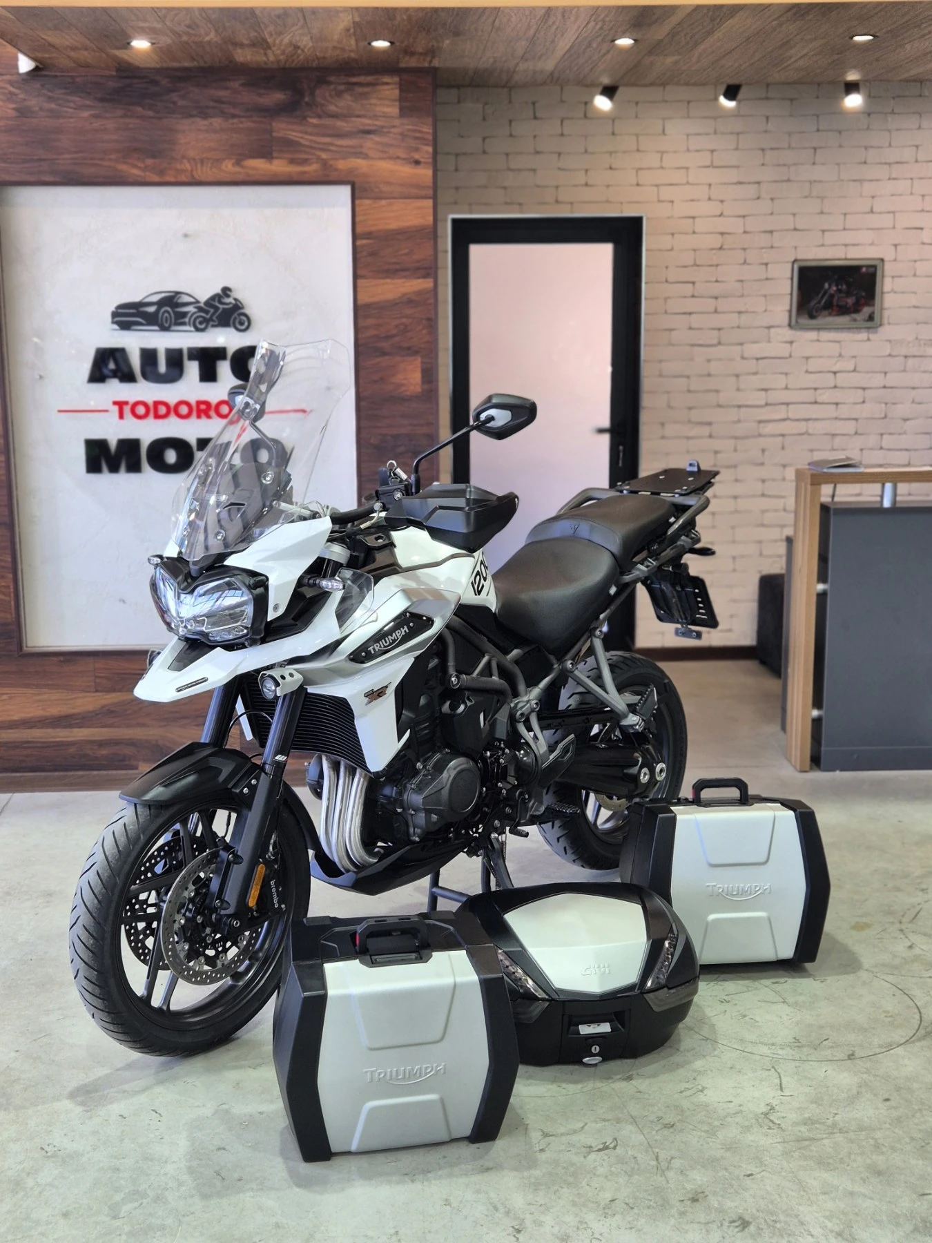 Triumph Tiger 1200 XRT EXPLORER ABS TC Нов внос от ШВЕЙЦАРИЯ!, снимка 3 - Мотоциклети и мототехника - 55898919