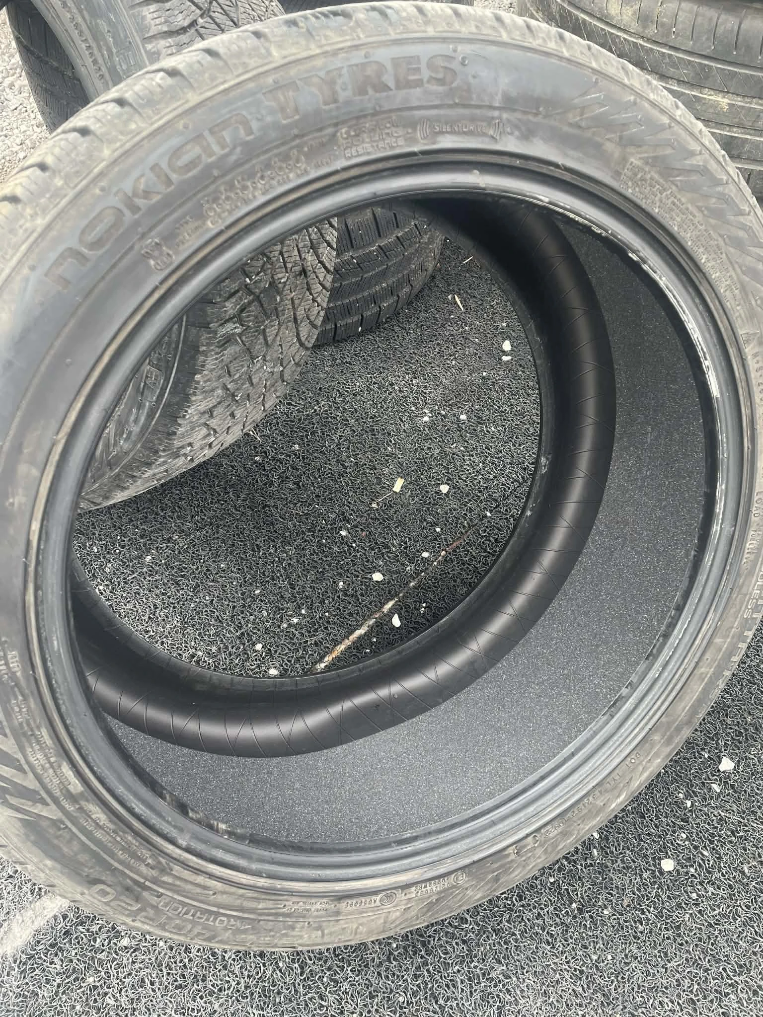 Гуми Зимни 285/40R20, снимка 4 - Гуми и джанти - 54082388