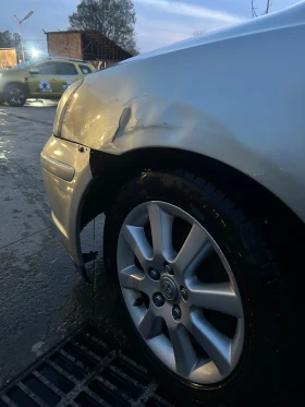 Toyota Avensis 2.2 | Mobile.bg � ����� ������ 9