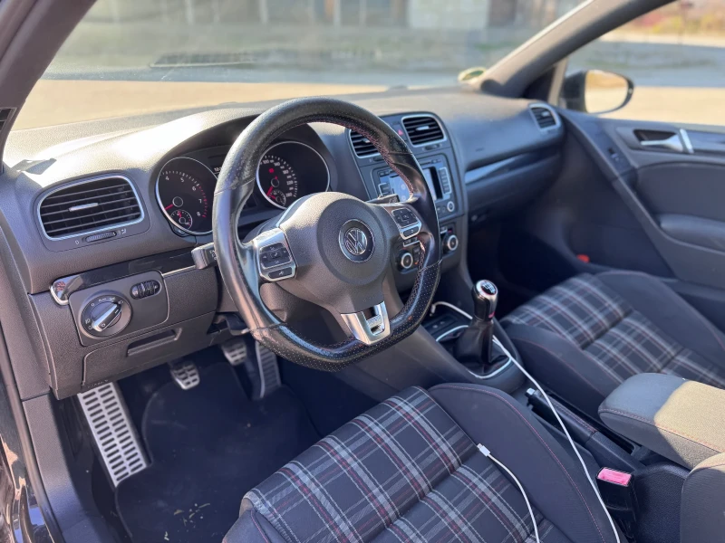 VW Golf 2.0 GTI, снимка 7 - Автомобили и джипове - 48354310