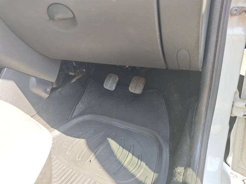 Dacia Logan dCI, снимка 11 - Автомобили и джипове - 52171667