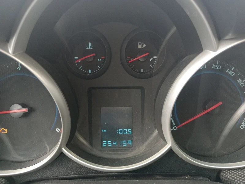 Chevrolet Cruze 1.6i-141к.с.+ ГАЗ, снимка 8 - Автомобили и джипове - 52000180