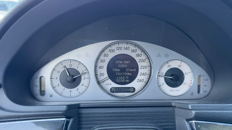 Mercedes-Benz E 270 2.7, снимка 11 - Автомобили и джипове - 52579239