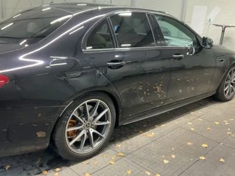 Mercedes-Benz E 63 AMG * S 4Matic* АВТОФИНАНСИРАНЕ*  - изображение 6