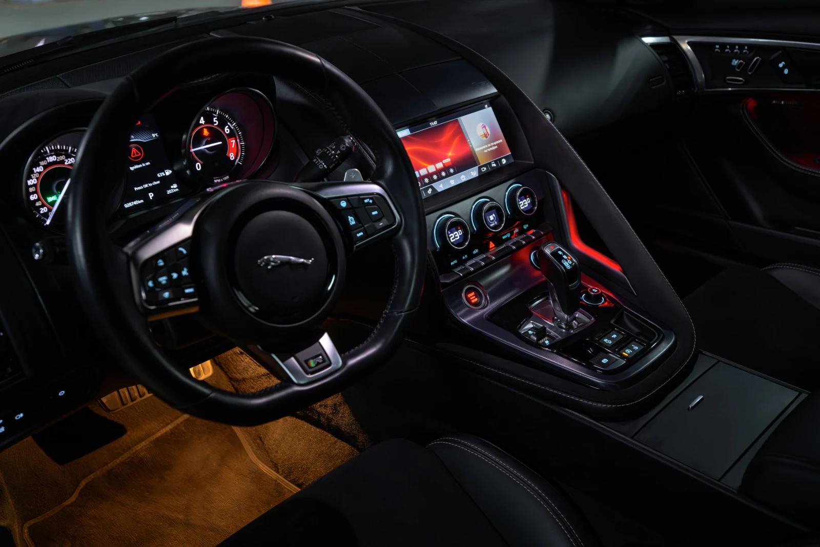 Jaguar F-Type R - изображение 4