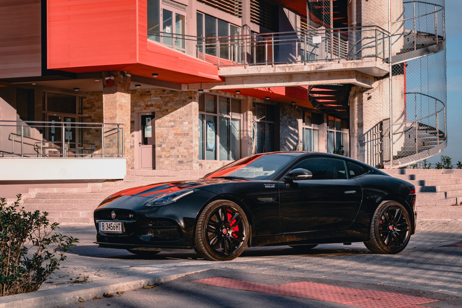 Jaguar F-Type R - изображение 7