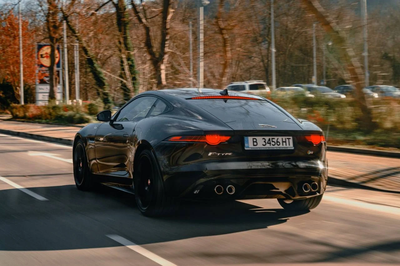 Jaguar F-Type R - изображение 2