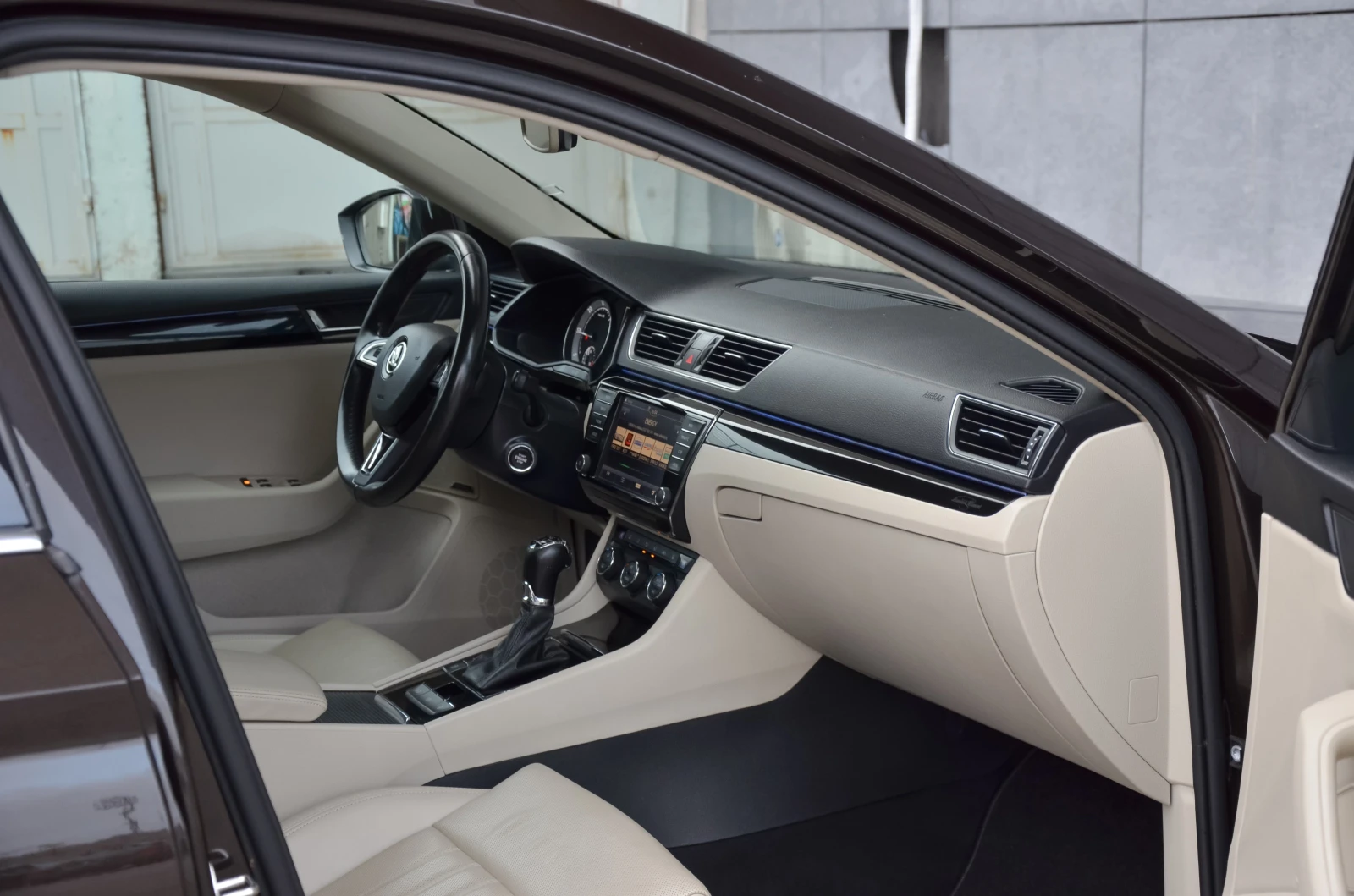 Skoda Superb 2.0TDI 190HP LAURIN&KLEMENT 4X4 - изображение 7