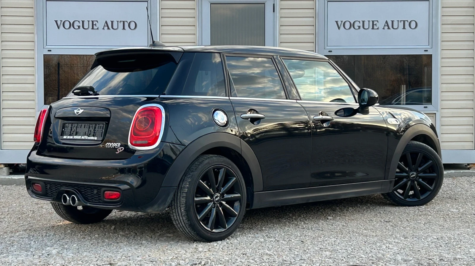 Mini Cooper SD* PANO* H/K* KEYLESS* NAVI* HEAD UP, снимка 2 - Автомобили и джипове - 53989404