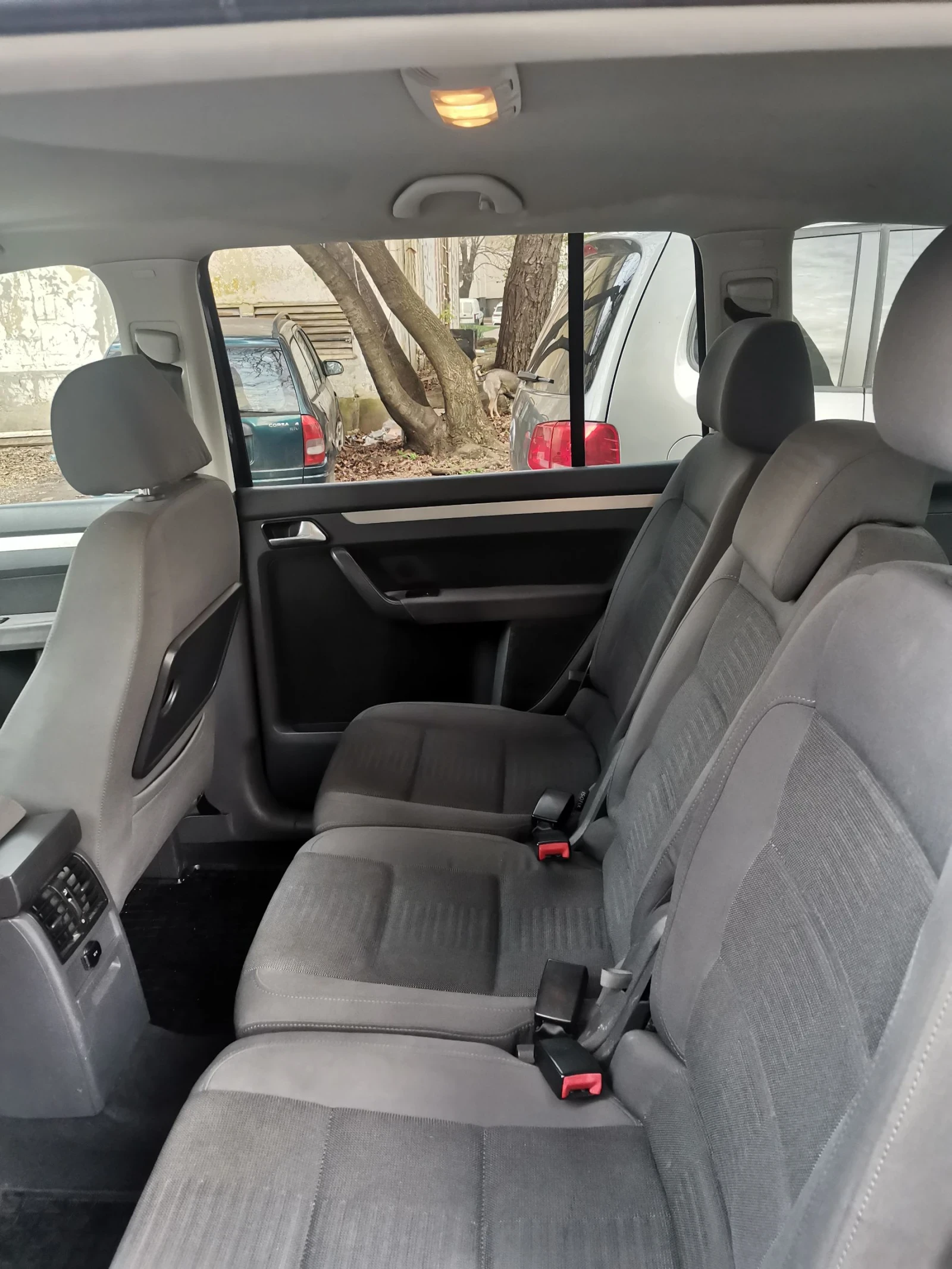 VW Touran 2.0i ECOFUEL HIGH, снимка 9 - Автомобили и джипове - 54170645