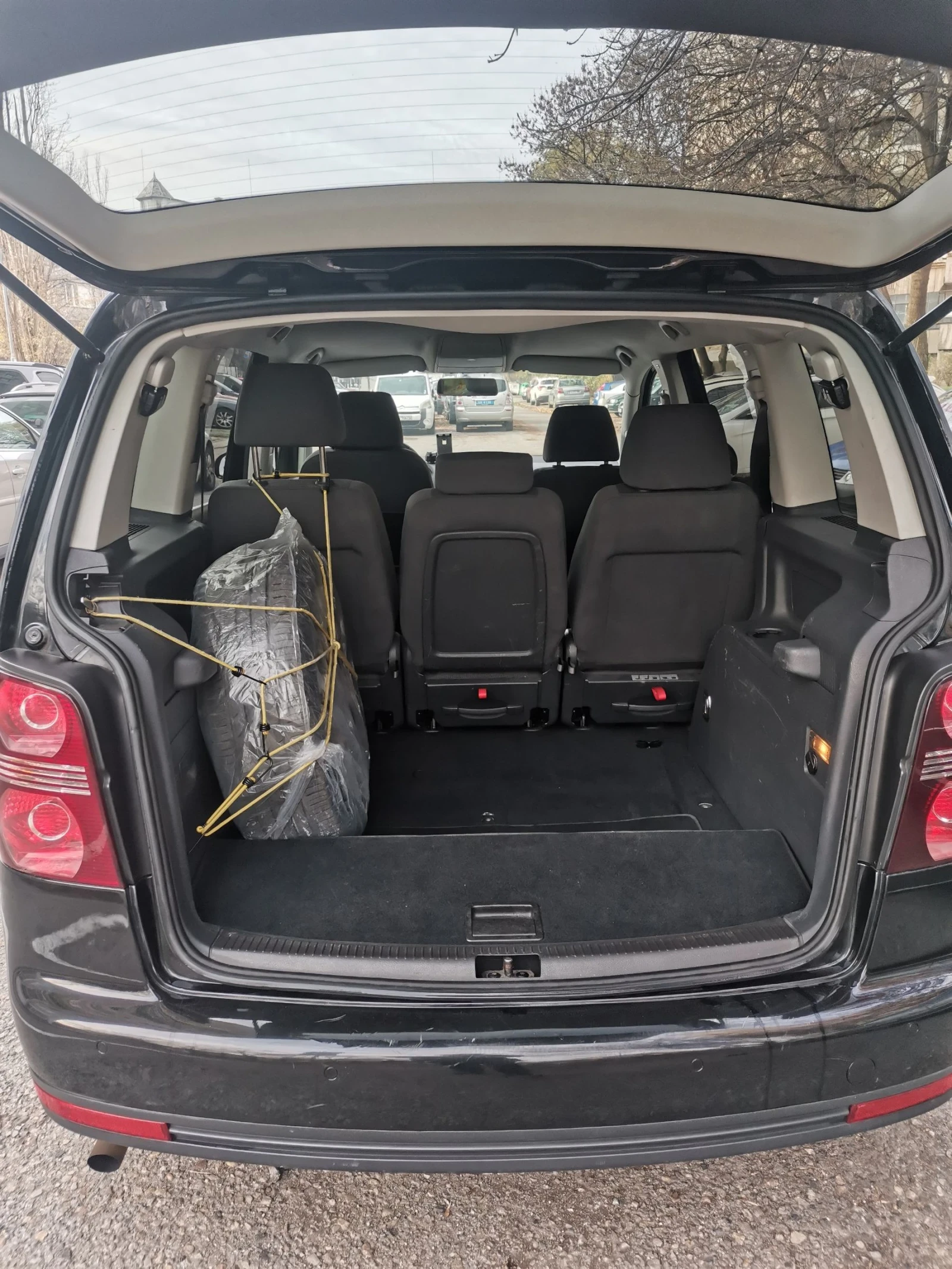 VW Touran 2.0i ECOFUEL HIGH, снимка 11 - Автомобили и джипове - 54170645