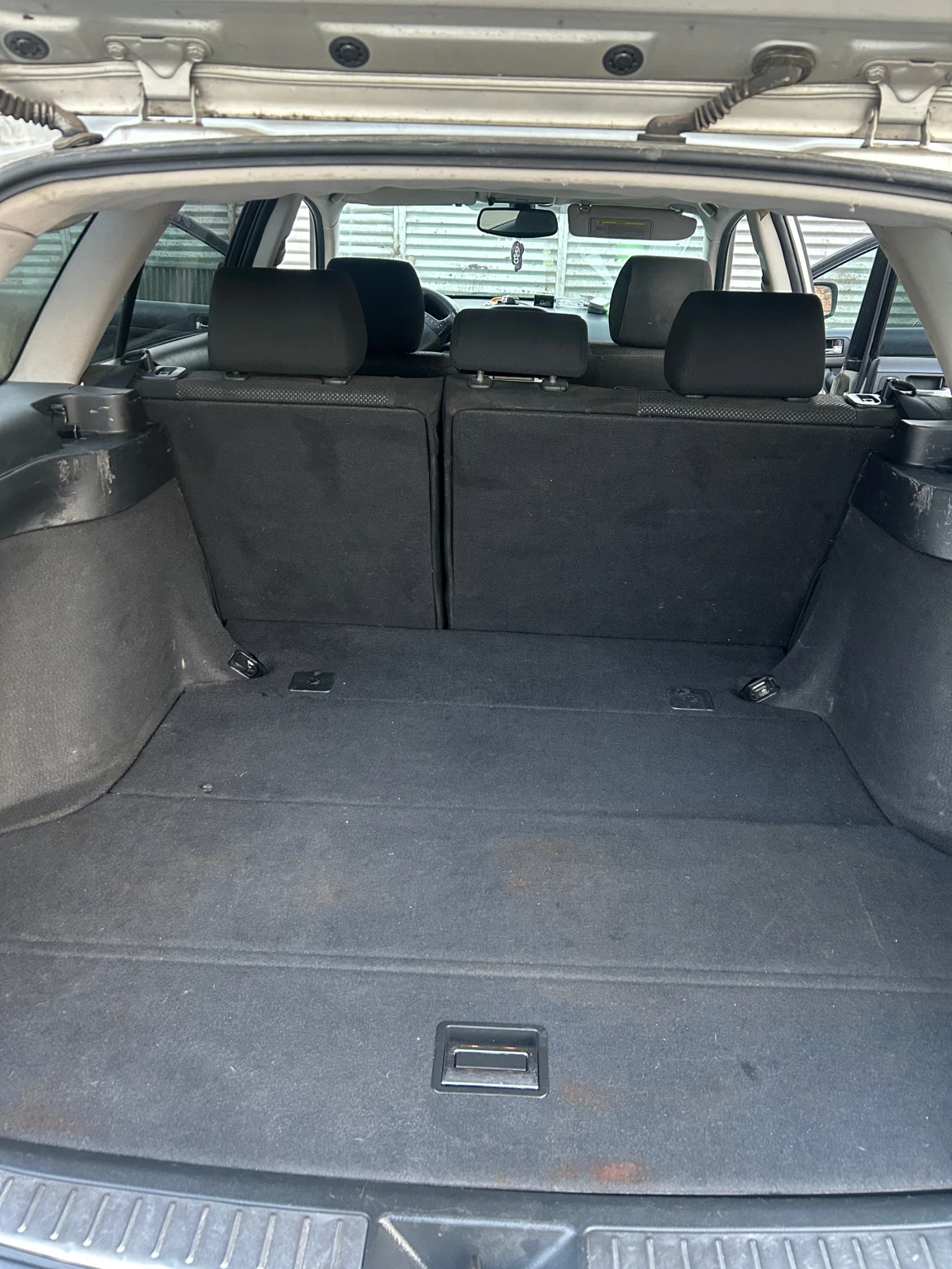 Toyota Avensis 2.2, снимка 10 - Автомобили и джипове - 54675039
