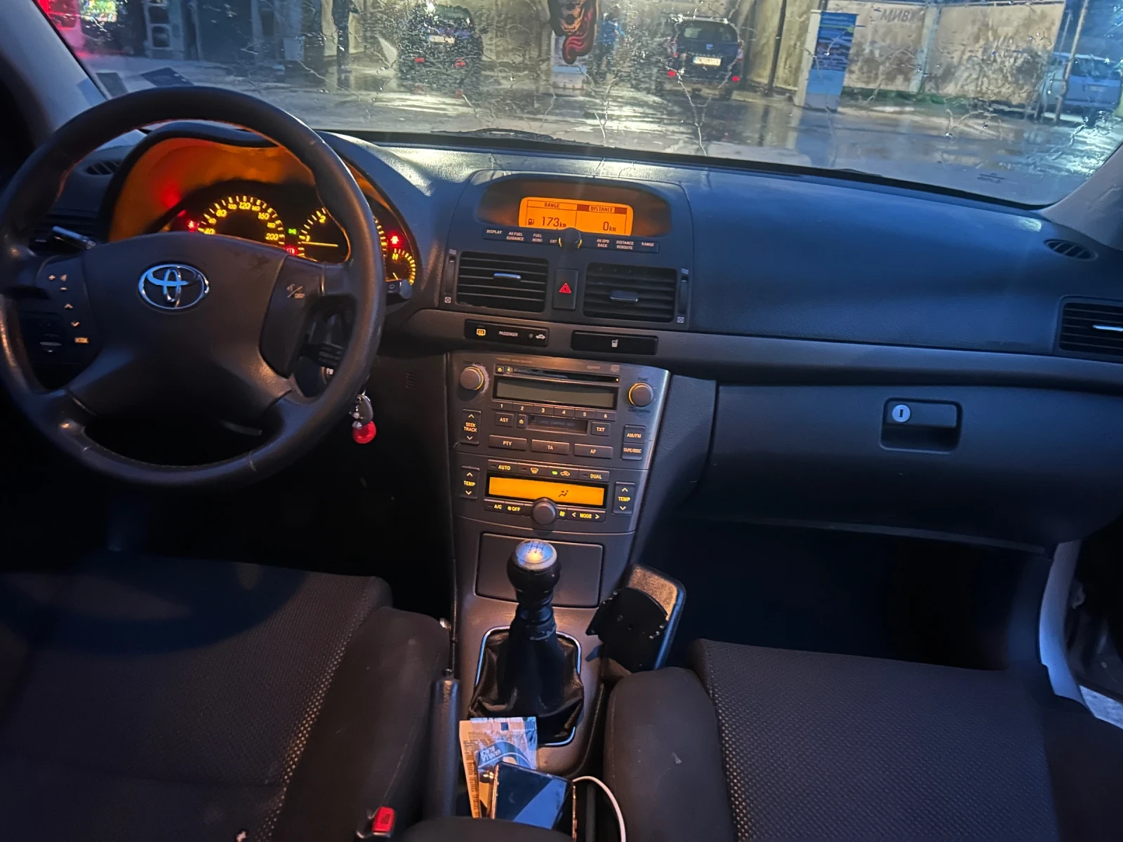 Toyota Avensis 2.2, снимка 13 - Автомобили и джипове - 54675039