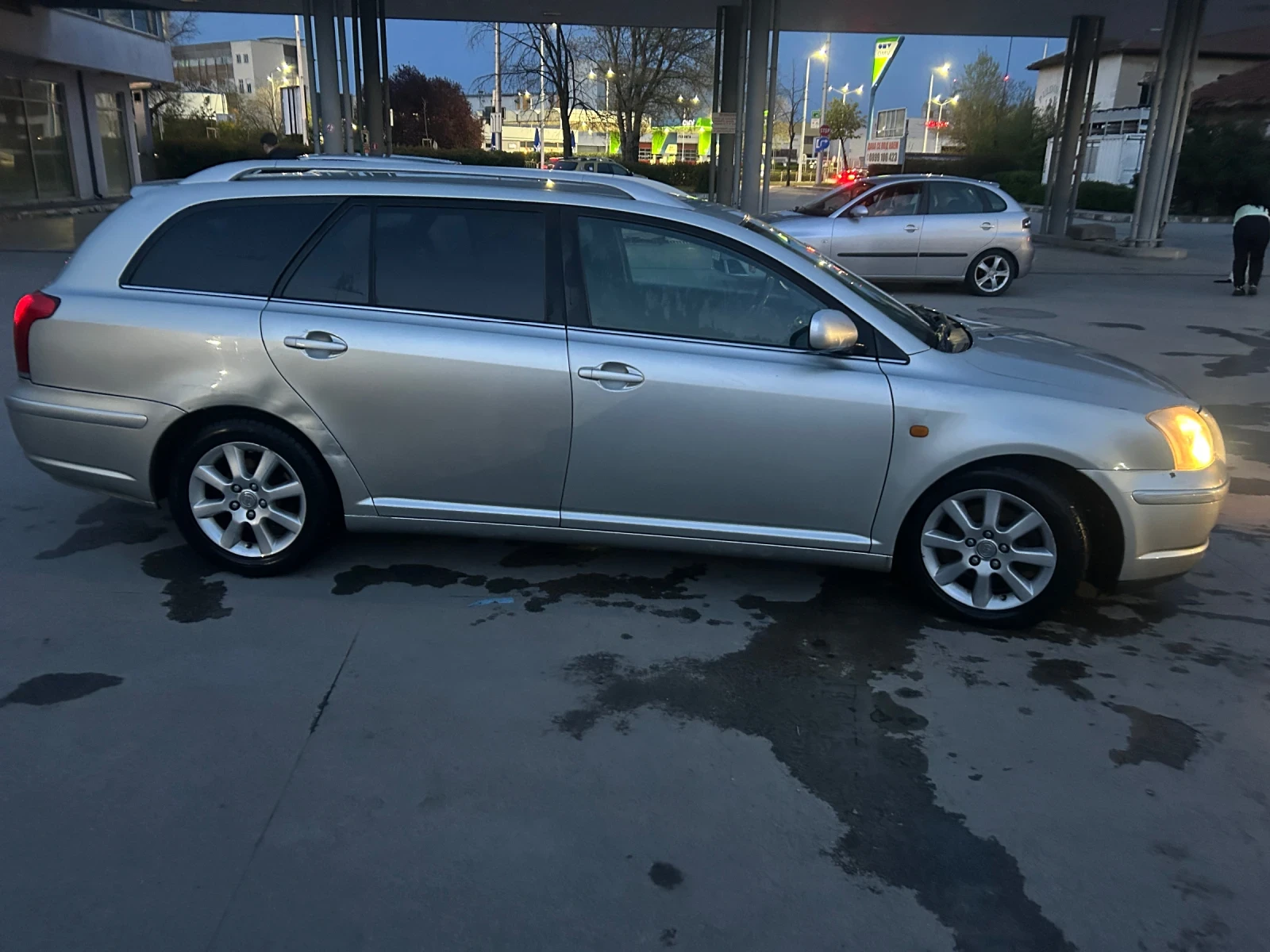 Toyota Avensis 2.2, снимка 3 - Автомобили и джипове - 54675039