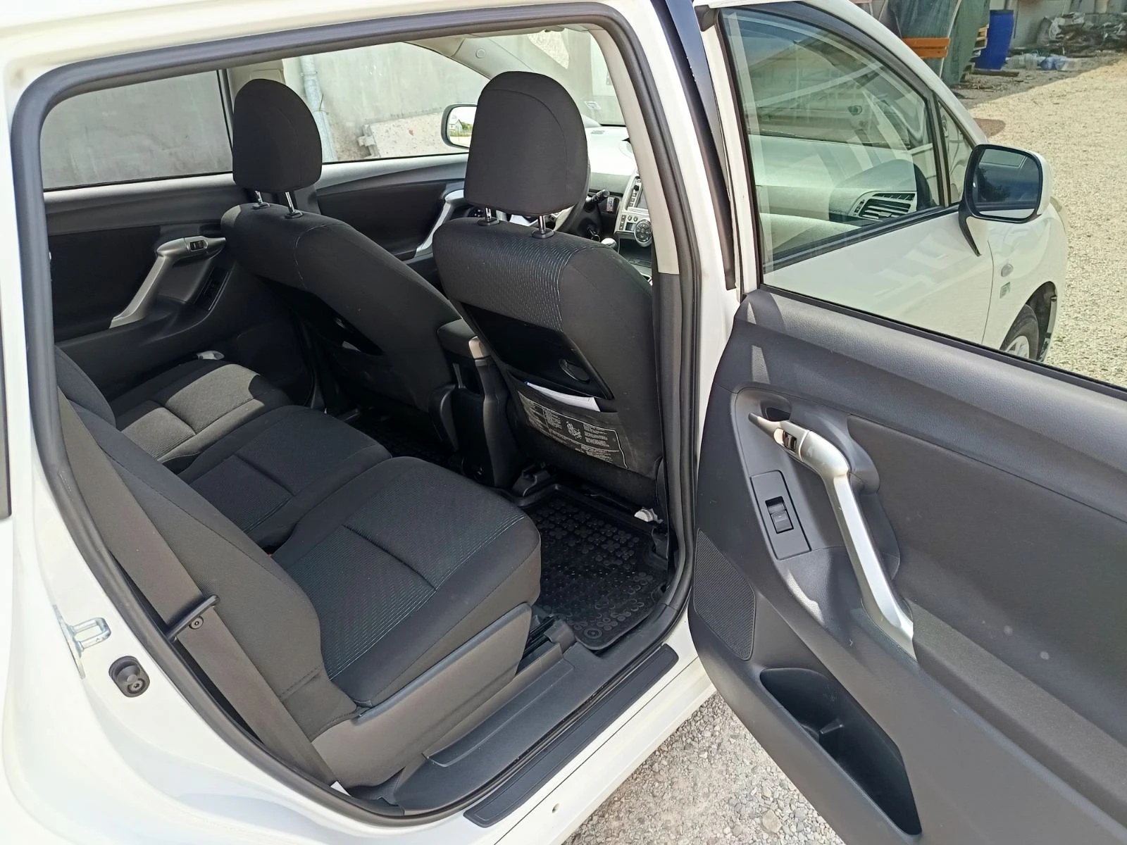 Toyota Verso, снимка 12 - Автомобили и джипове - 54494366