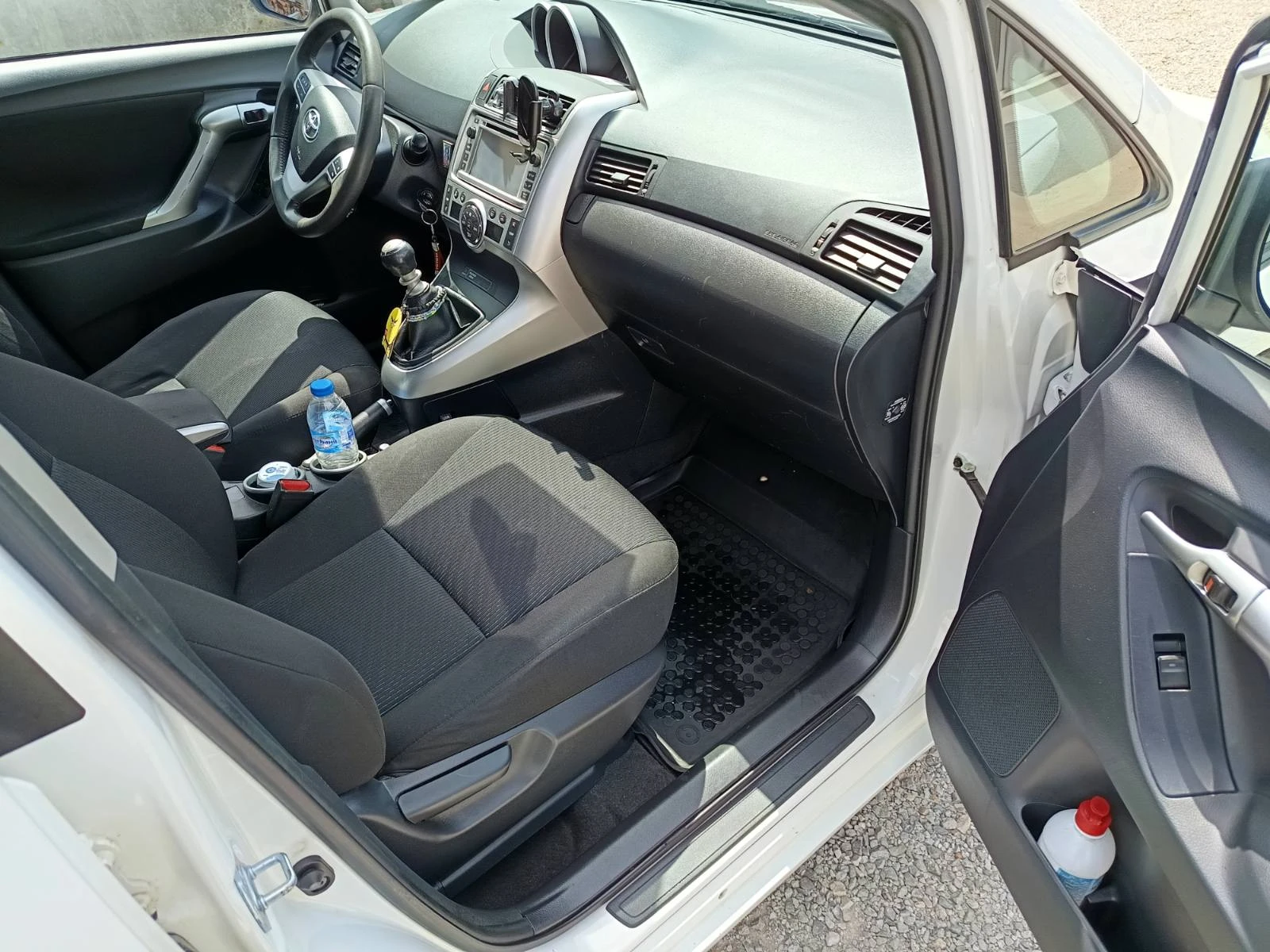 Toyota Verso, снимка 11 - Автомобили и джипове - 54494366