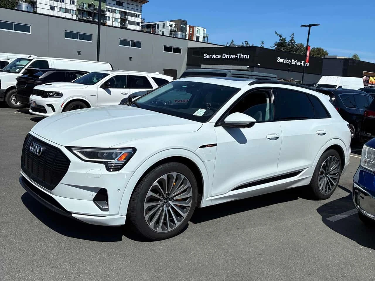 Audi E-Tron * Progressiv * АВТОКРЕДИТ * ОТ ПРЕДСТАВИТЕЛСТВО, снимка 3 - Автомобили и джипове - 54784669