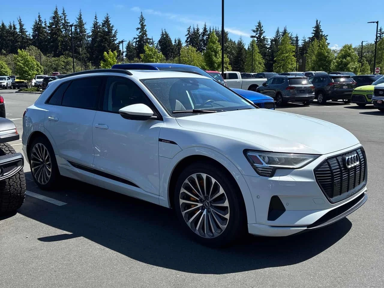 Audi E-Tron * Progressiv * АВТОКРЕДИТ * ОТ ПРЕДСТАВИТЕЛСТВО, снимка 4 - Автомобили и джипове - 54784669