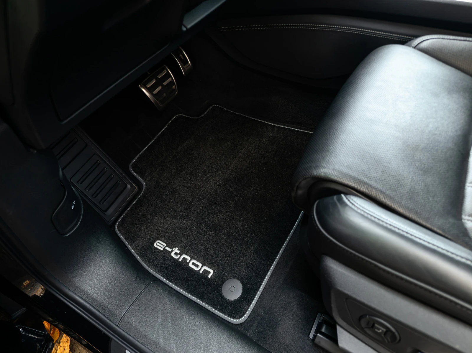 Audi E-Tron S, снимка 15 - Автомобили и джипове - 55298422