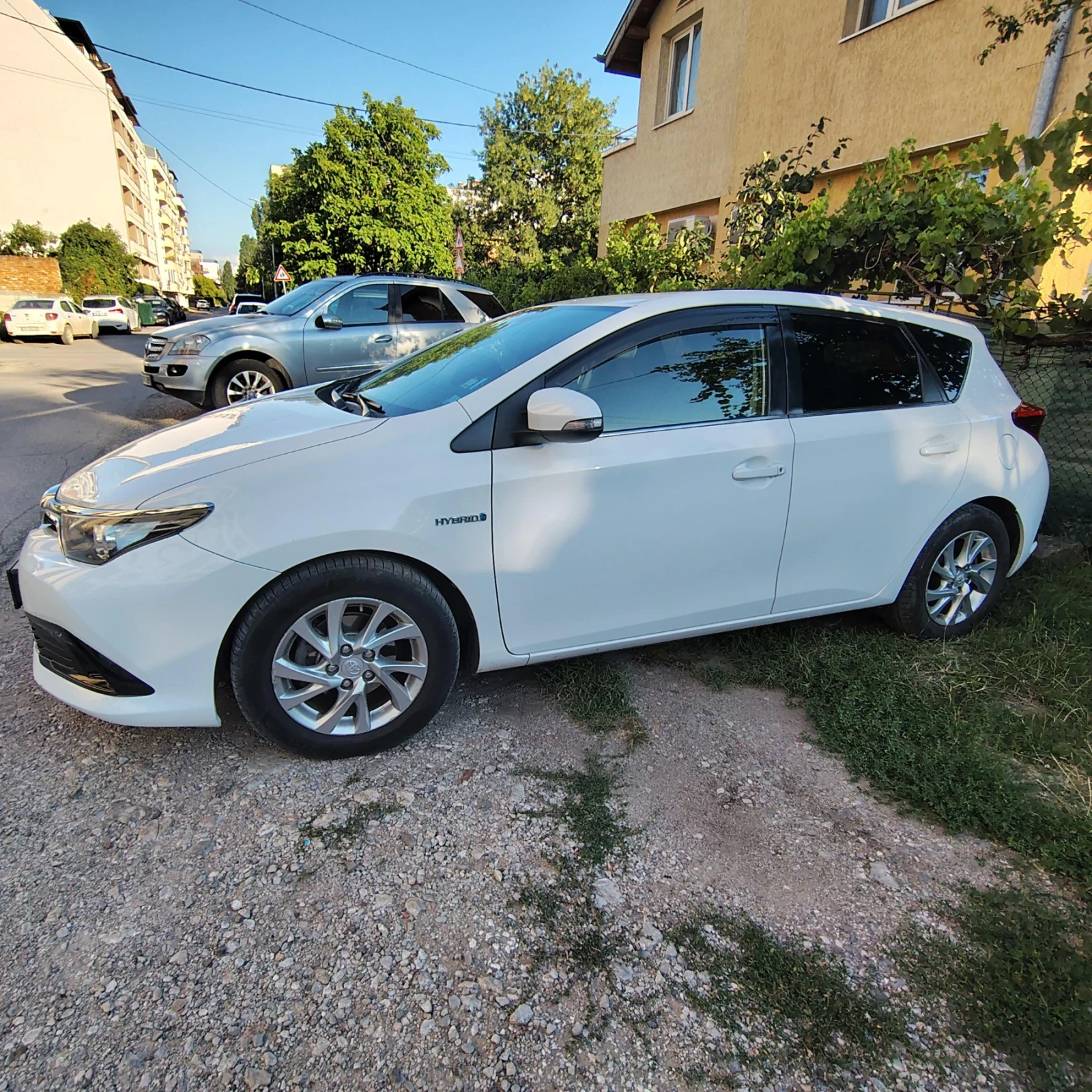 Toyota Auris, снимка 2 - Автомобили и джипове - 55532218