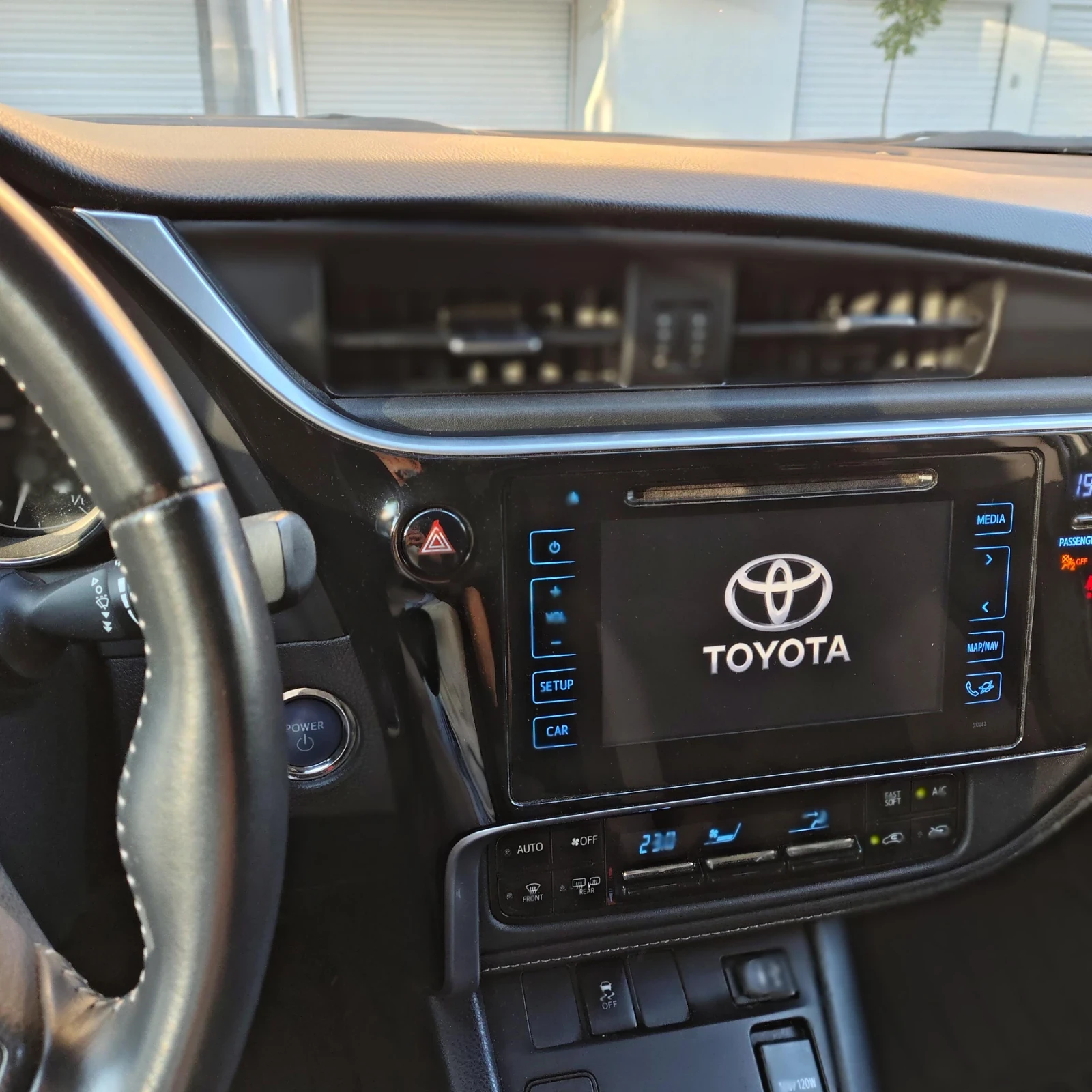 Toyota Auris, снимка 3 - Автомобили и джипове - 55532218