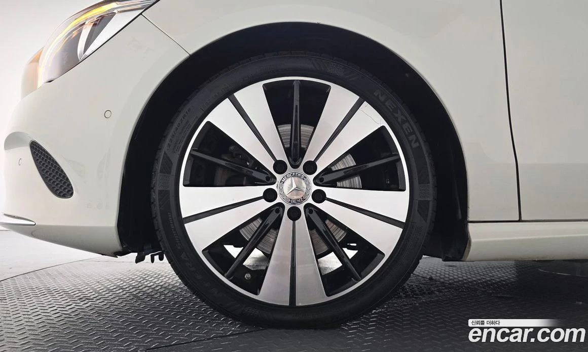 Mercedes-Benz CLA CLA250 4MATIC, снимка 4 - Автомобили и джипове - 56117232