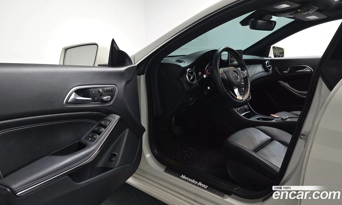 Mercedes-Benz CLA CLA250 4MATIC, снимка 12 - Автомобили и джипове - 56117232