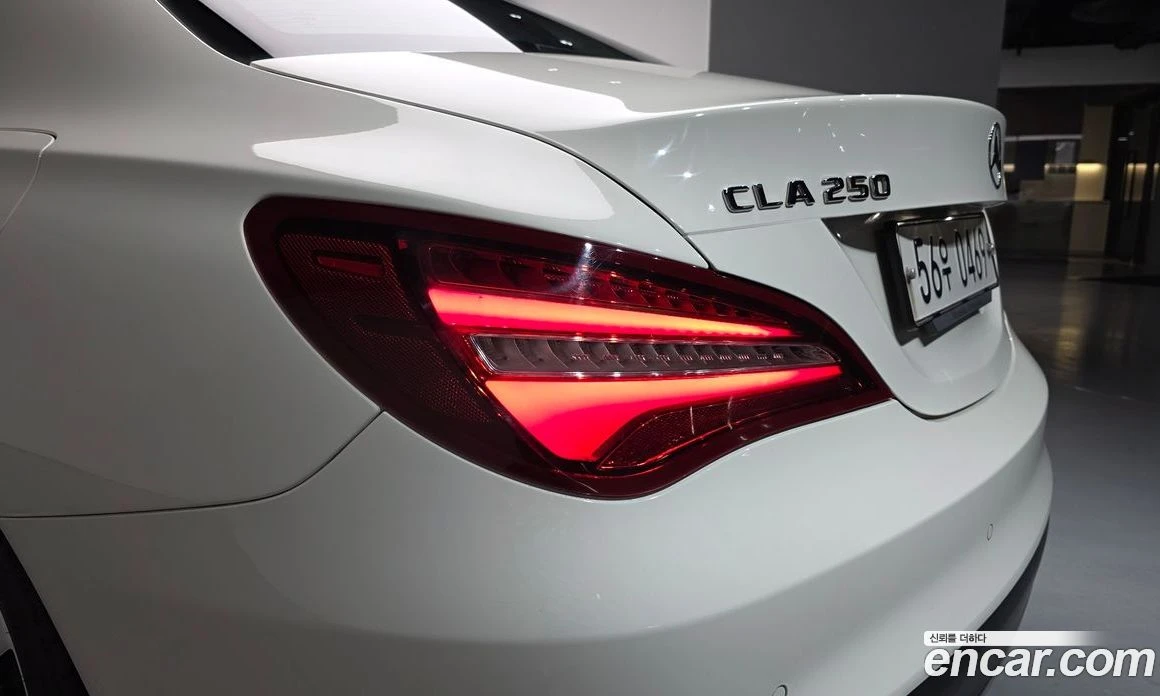 Mercedes-Benz CLA CLA250 4MATIC, снимка 8 - Автомобили и джипове - 56117232