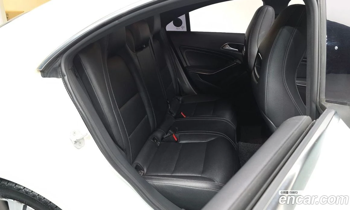 Mercedes-Benz CLA CLA250 4MATIC, снимка 16 - Автомобили и джипове - 56117232