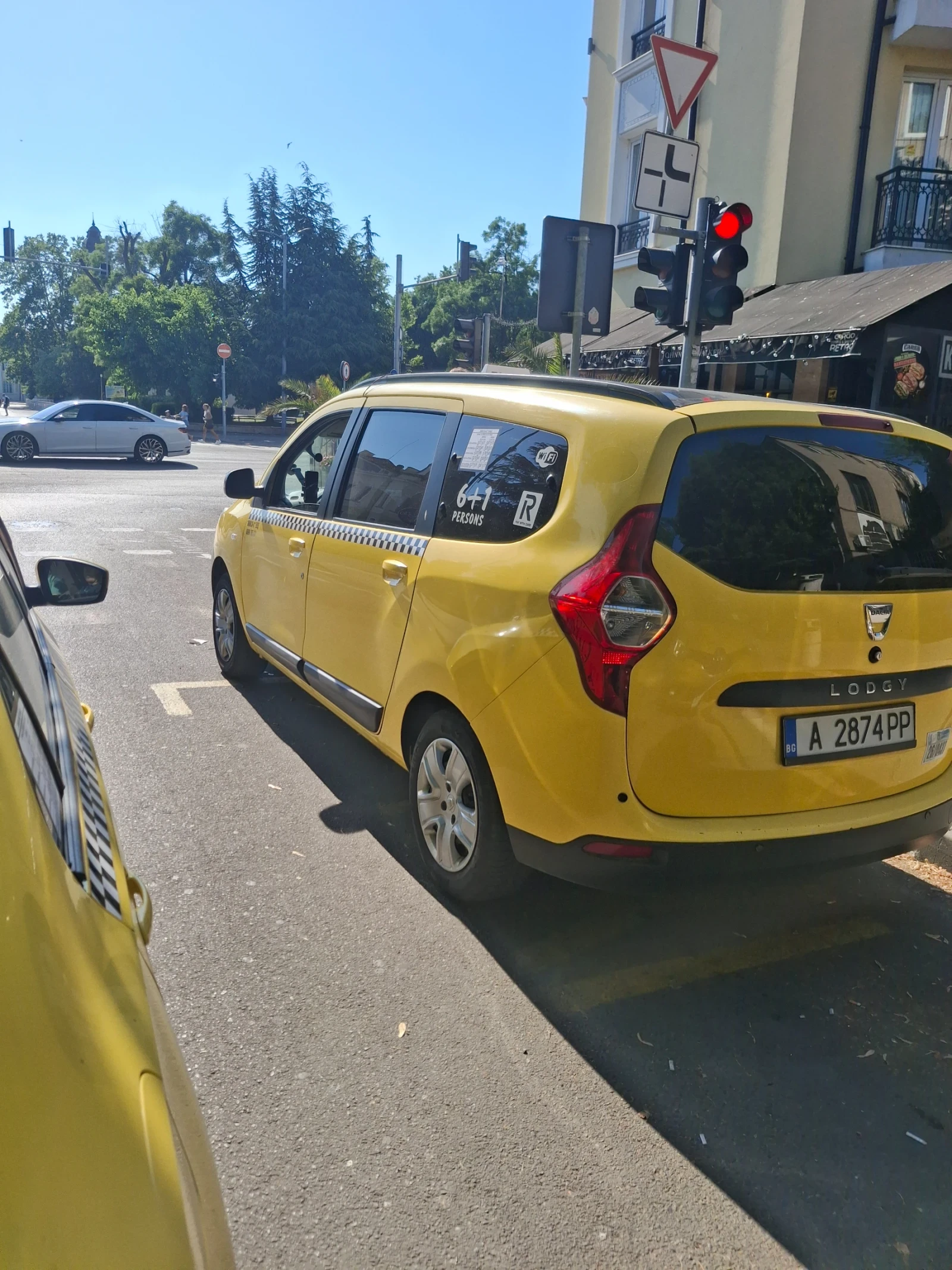 Dacia Lodgy, снимка 2 - Автомобили и джипове - 56288505