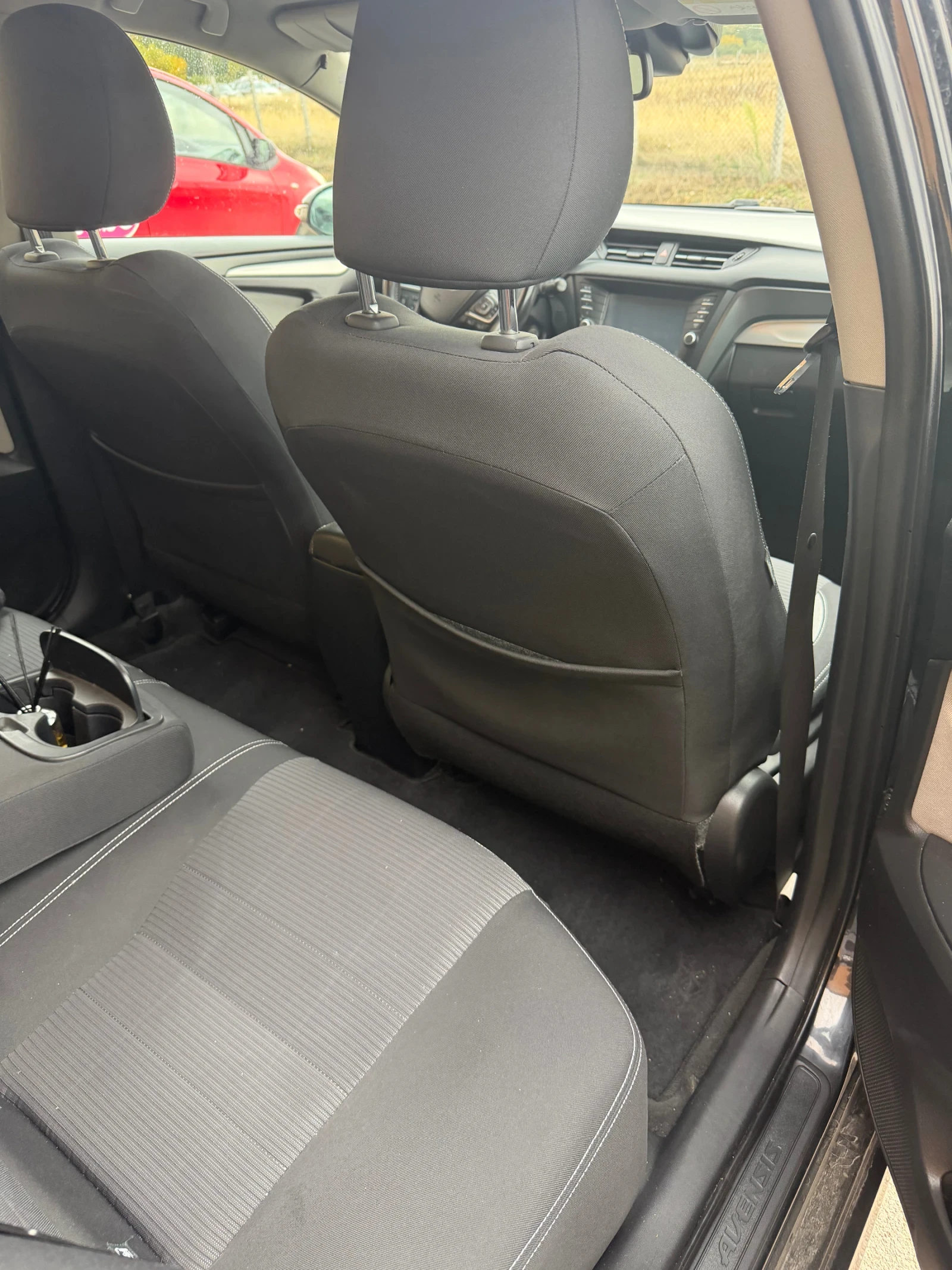 Toyota Avensis 2.0 D-4D, снимка 9 - Автомобили и джипове - 56707576