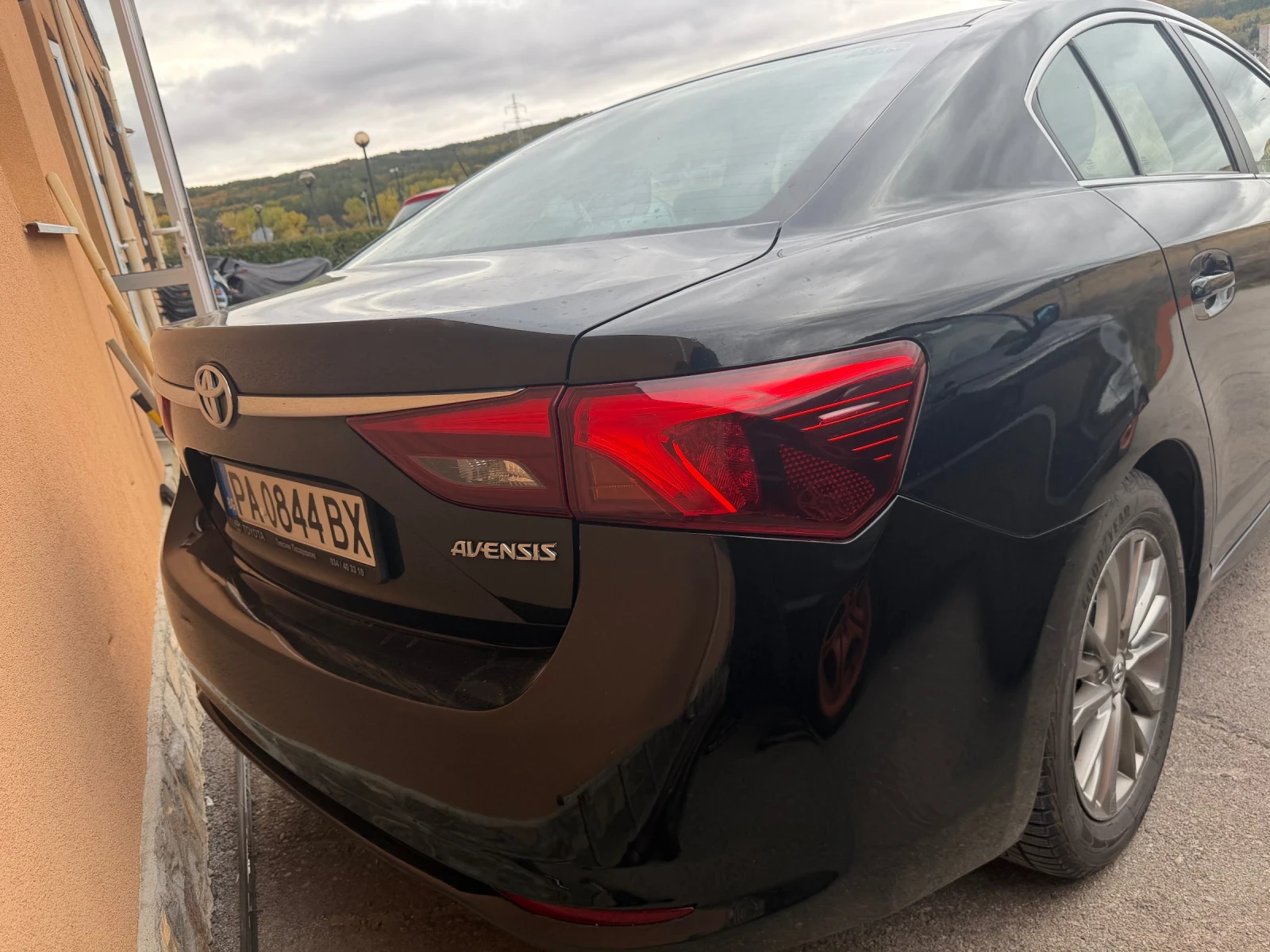 Toyota Avensis 2.0 D-4D, снимка 8 - Автомобили и джипове - 56707576