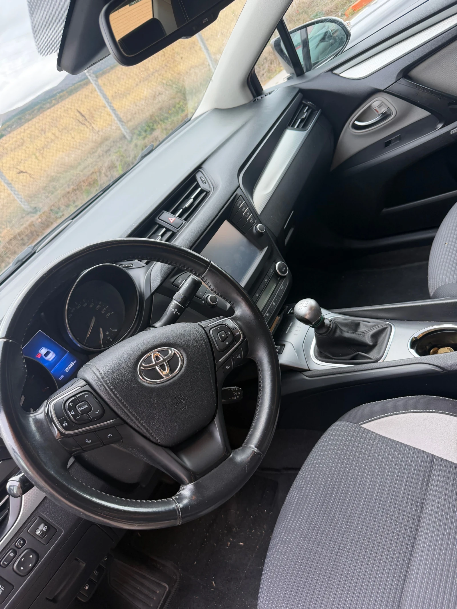 Toyota Avensis 2.0 D-4D, снимка 3 - Автомобили и джипове - 56707576