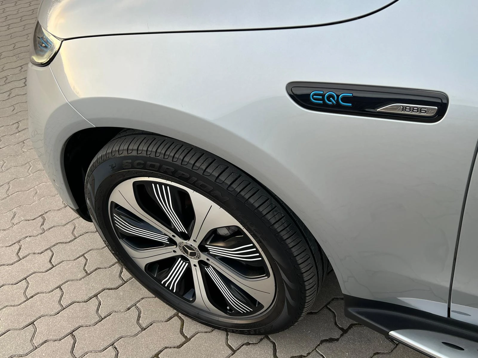 Mercedes-Benz EQC 400 4MATIC Keyless Distronic Burmester Head-Up Led | Mobile.bg   17