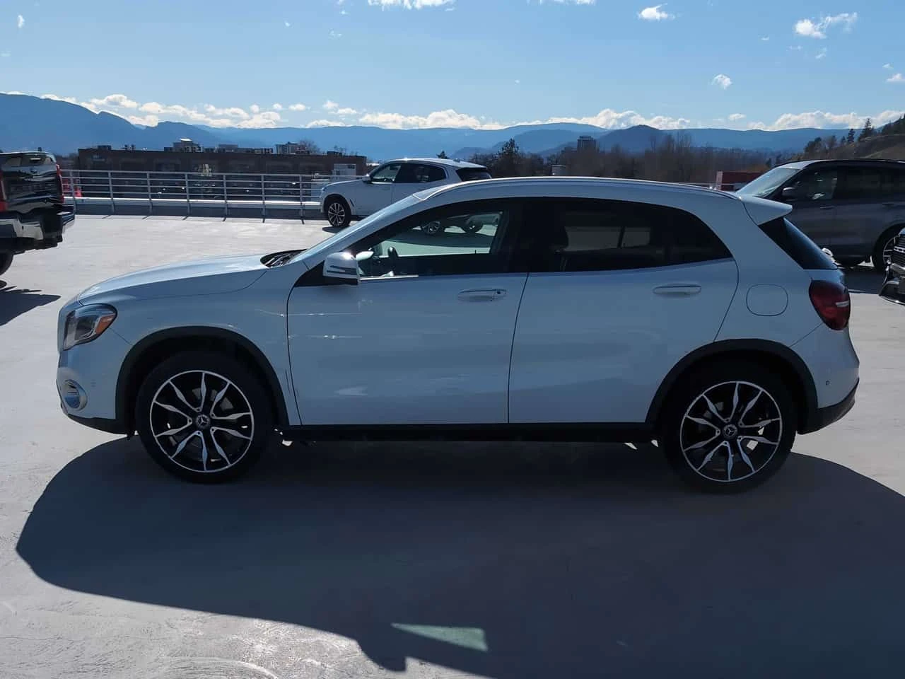 Mercedes-Benz GLA 250 CARFAX/ПАНОРАМА/ПОДГРЕВИ/ОТ MERCEDES, снимка 3 - Автомобили и джипове - 53925277