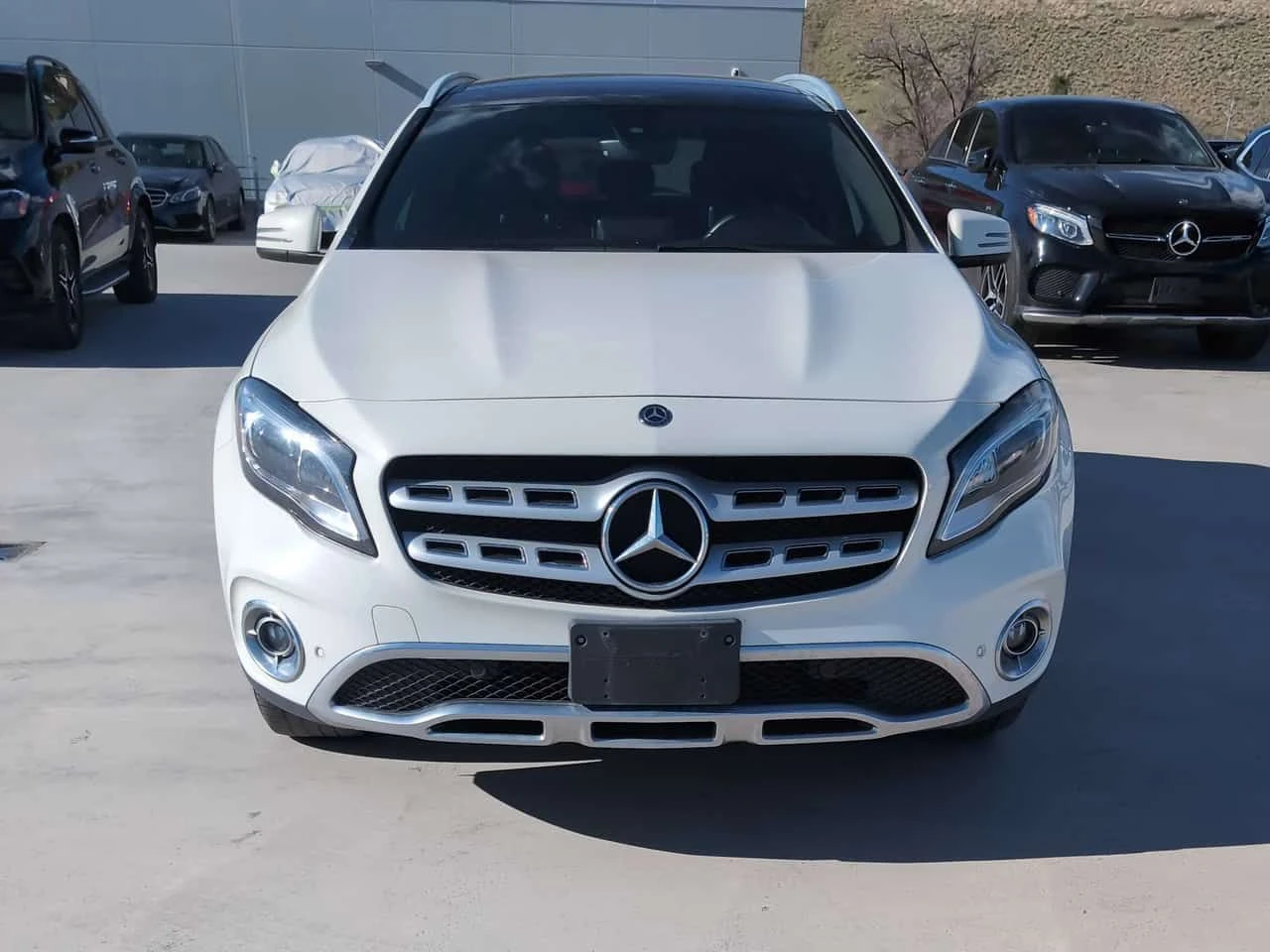 Mercedes-Benz GLA 250 CARFAX/ПАНОРАМА/ПОДГРЕВИ/ОТ MERCEDES, снимка 2 - Автомобили и джипове - 53925277