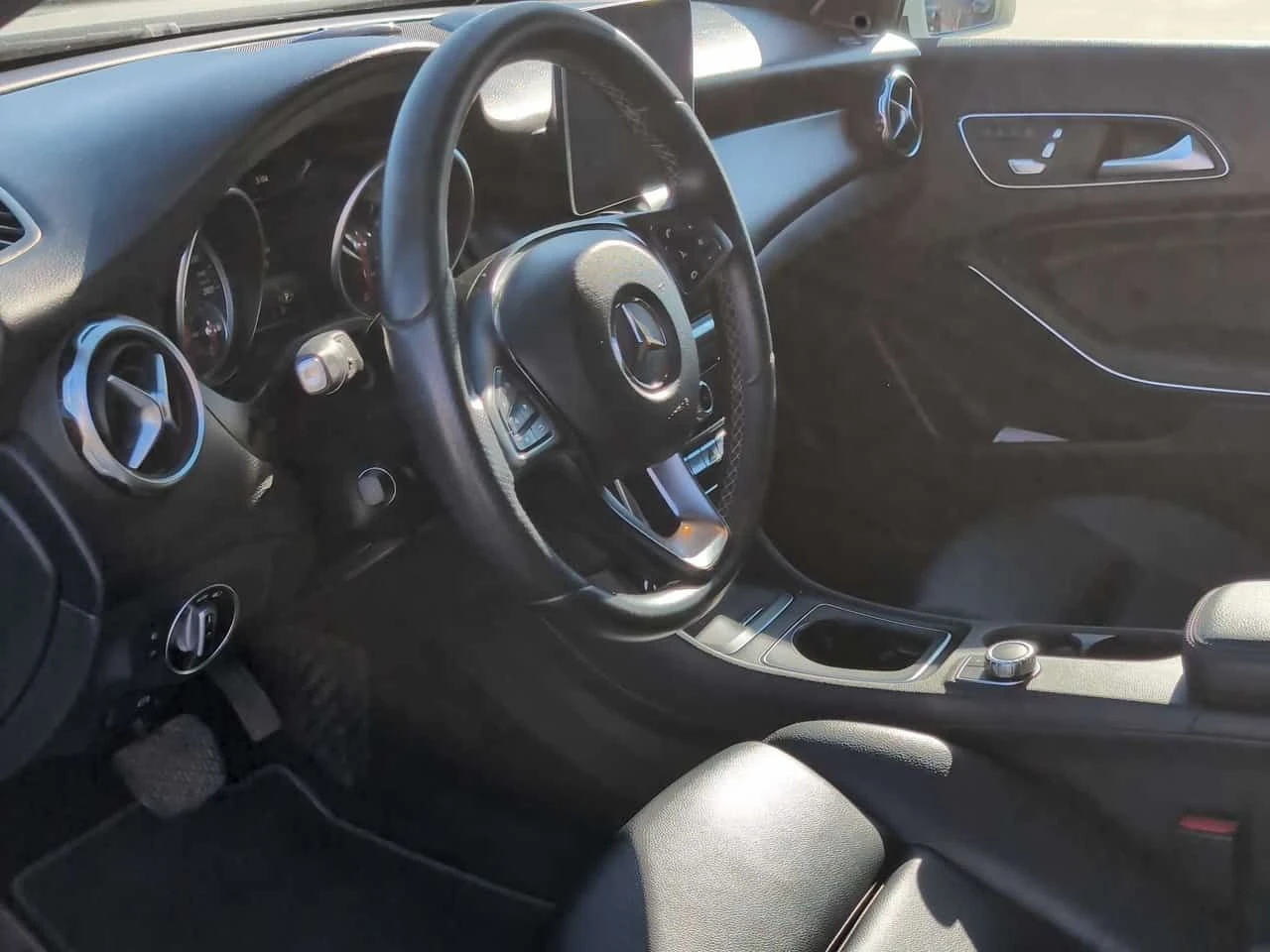 Mercedes-Benz GLA 250 CARFAX/ПАНОРАМА/ПОДГРЕВИ/ОТ MERCEDES, снимка 7 - Автомобили и джипове - 53925277