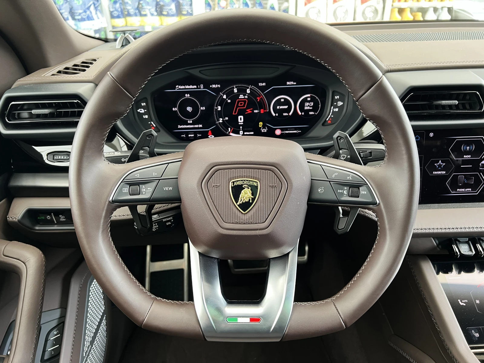 Lamborghini Urus SE / FACELIFT / PLUG-IN/ CERAMIC / 3D B&O / , снимка 11 - Автомобили и джипове - 54257838