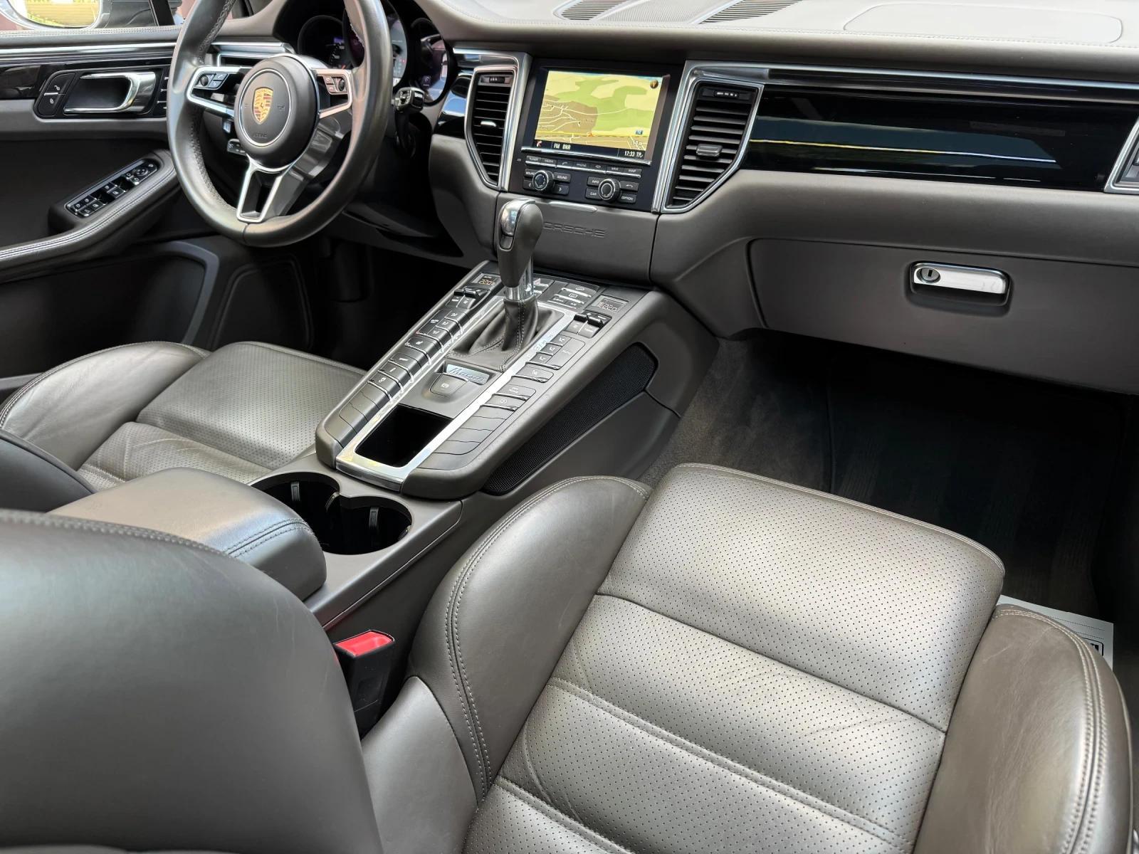 Porsche Macan * S* LED* PANORAMA* CAMERA* FULL* , снимка 15 - Автомобили и джипове - 54975903