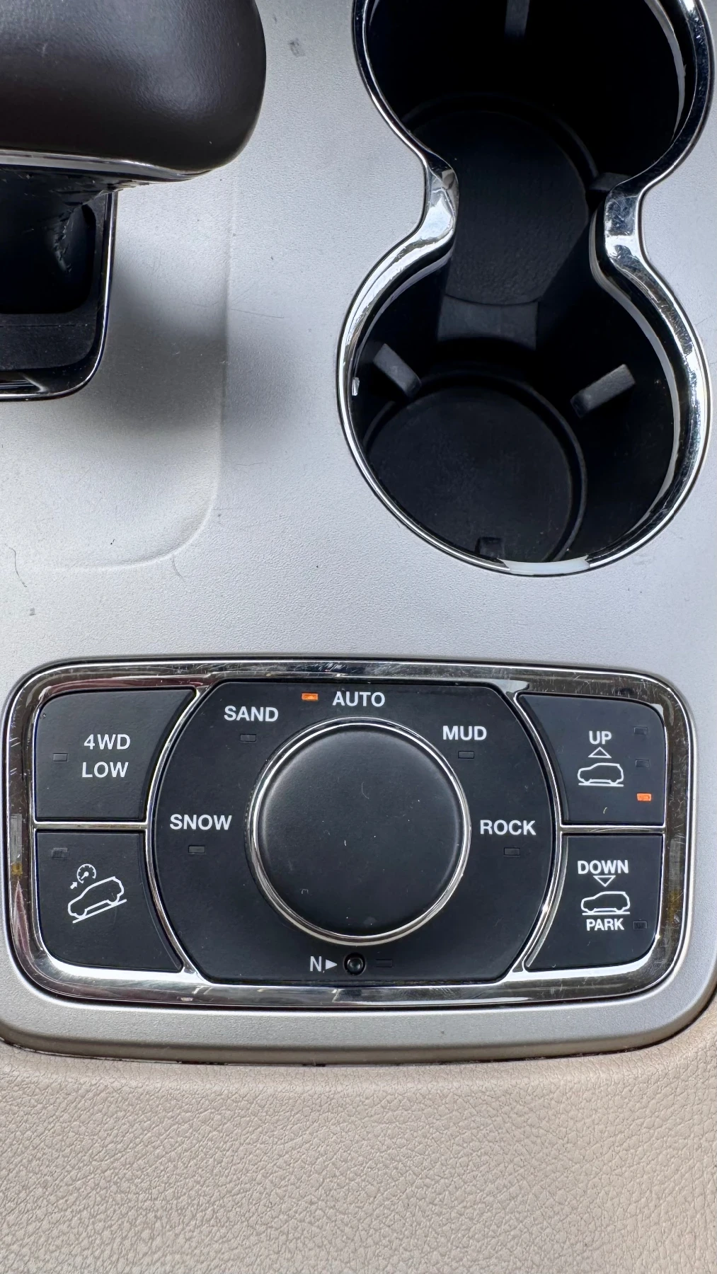 Jeep Grand cherokee 3.6 Overland* ДИСТР* ПАНОРАМА* ОБДУХ* 2 чифта гуми, снимка 7 - Автомобили и джипове - 55769573