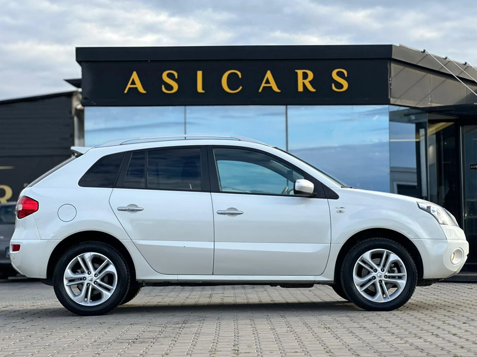 Renault Koleos / 2.0D / 150HP / 4X4 / КОЖА / 51 000 КМ /, снимка 6 - Автомобили и джипове - 56104209
