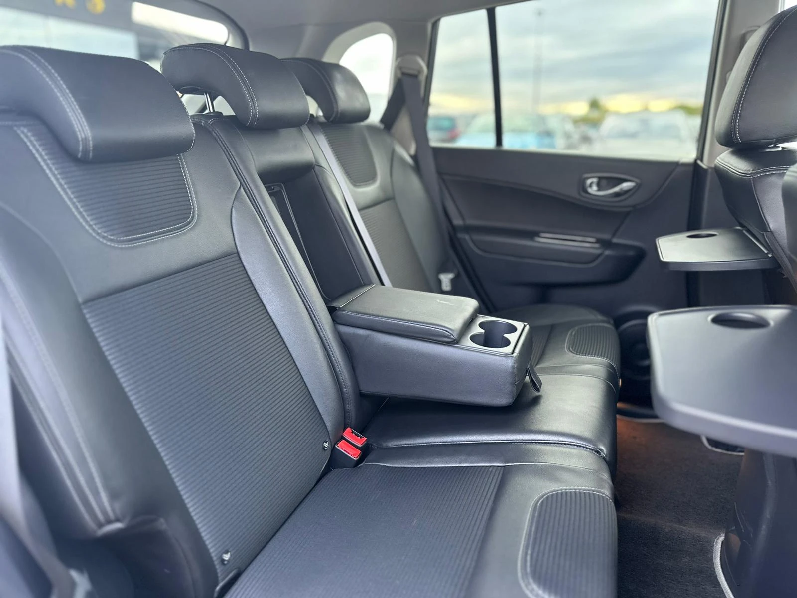Renault Koleos / 2.0D / 150HP / 4X4 / КОЖА / 51 000 КМ /, снимка 12 - Автомобили и джипове - 56104209