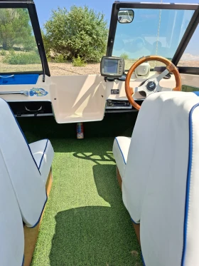 Моторна яхта Glastron Glastron Futura 162, снимка 10