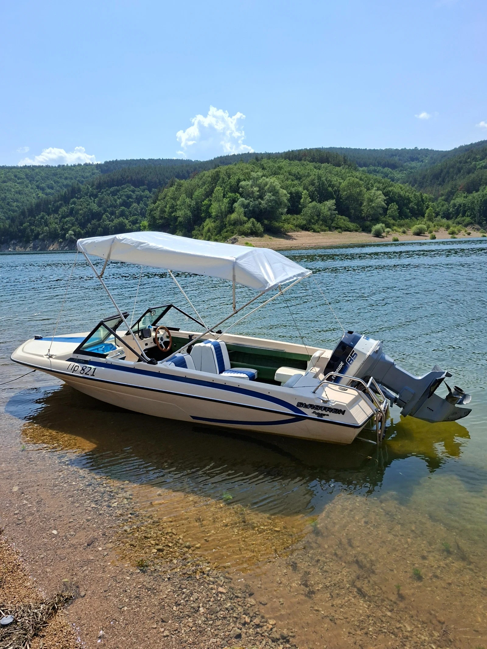 Моторна яхта Glastron Glastron Futura 162 - изображение 9
