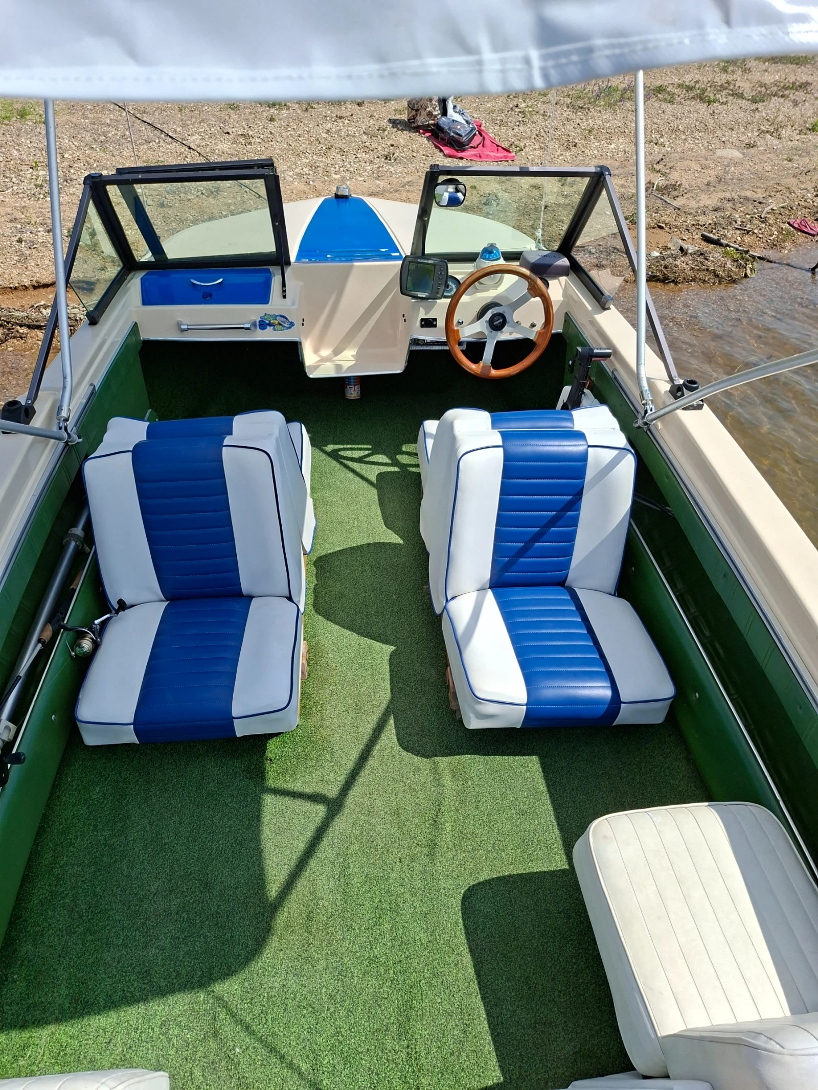 Моторна яхта Glastron Glastron Futura 162 - изображение 7