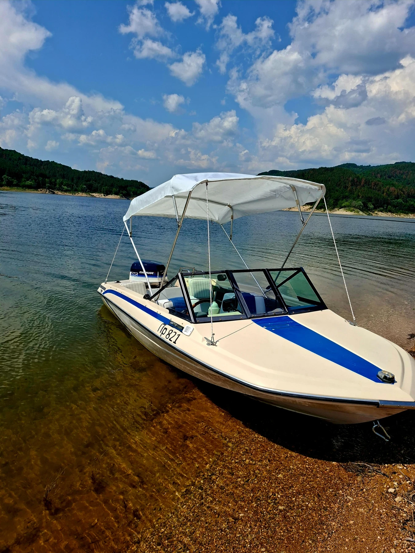 Моторна яхта Glastron Glastron Futura 162 - изображение 3