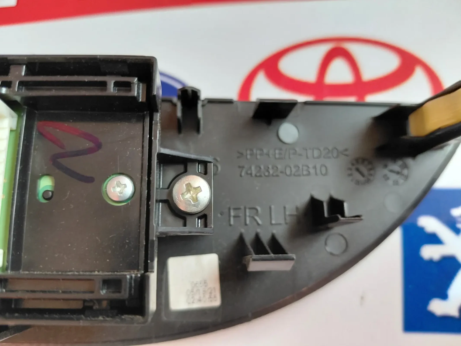 84040-0R040 Панел/бутони ел.стъкла,огледала TOYOTA COROLLA (2020-2022) 74232-02B10, снимка 3 - Части - 56223738
